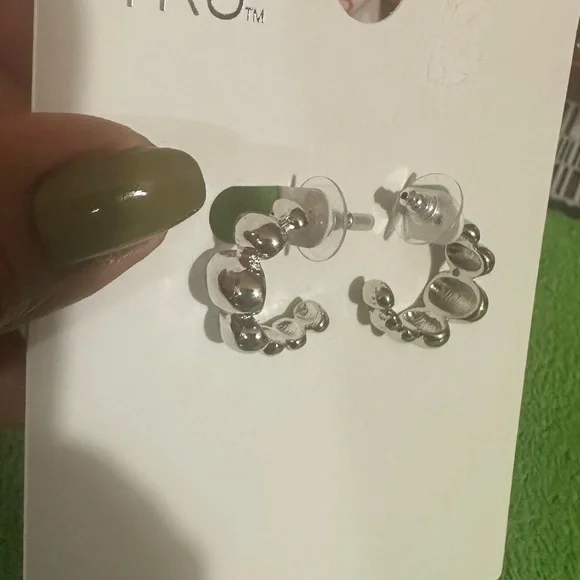 Time and Tru Silver Beaded Earrings - Picture 5 of 5